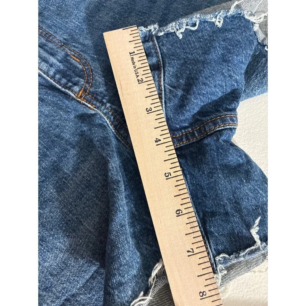 Universal Thread Denim Shorts Vintage Midi Size 6 Frayed Cutoff Distressed